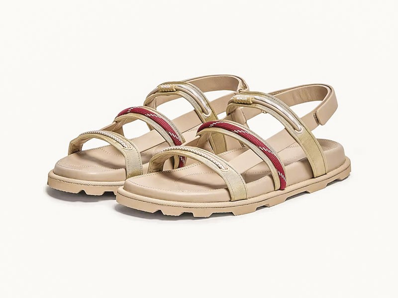 Sandalias outdoor ajustan tiras, cierres y suelas
