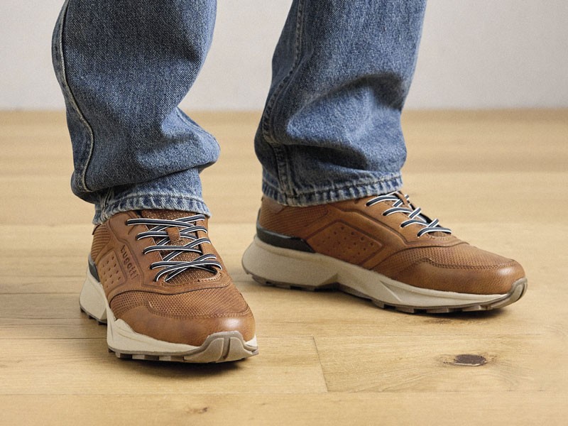 Lace-up casual shoes