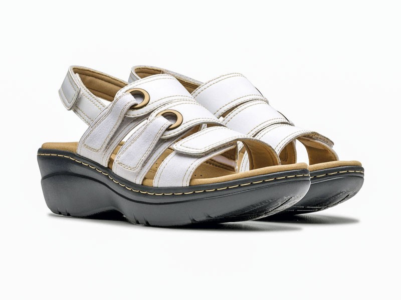 Flat sandals