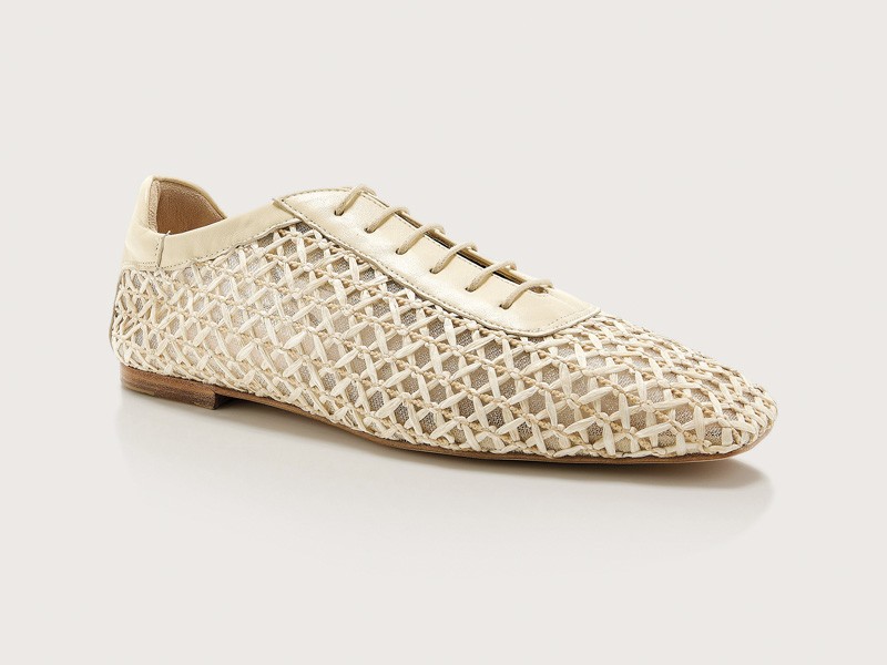 ACORDONADOS MUJER CALZADO TENDENCIA PRIMAVERA VERNAO 2026 2027 SERMA 157andrea-gomez-ivory-antonia-raffi.jpg Women’s lace-ups combine openwork, toes and laces