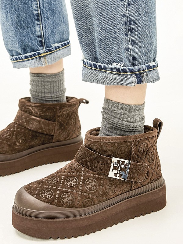 Puffer booties expand volume on the upper
