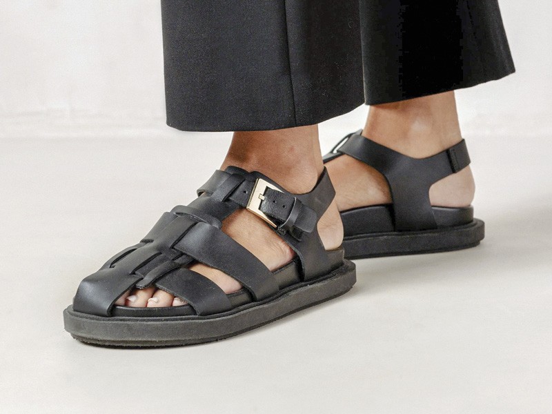 Flat sandals