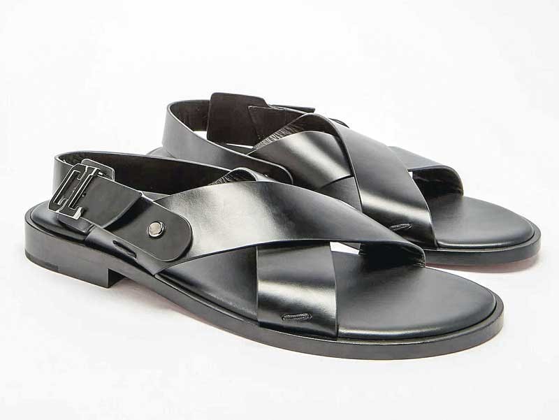 Classic sandals: Renewal on traditional models