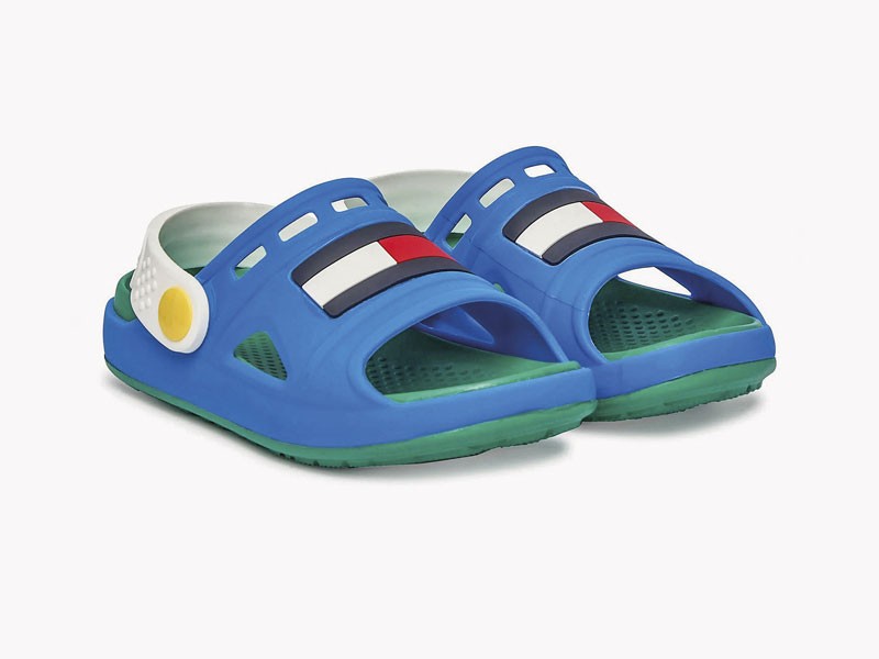 Kids’ sandals segment the assortment through closures and color