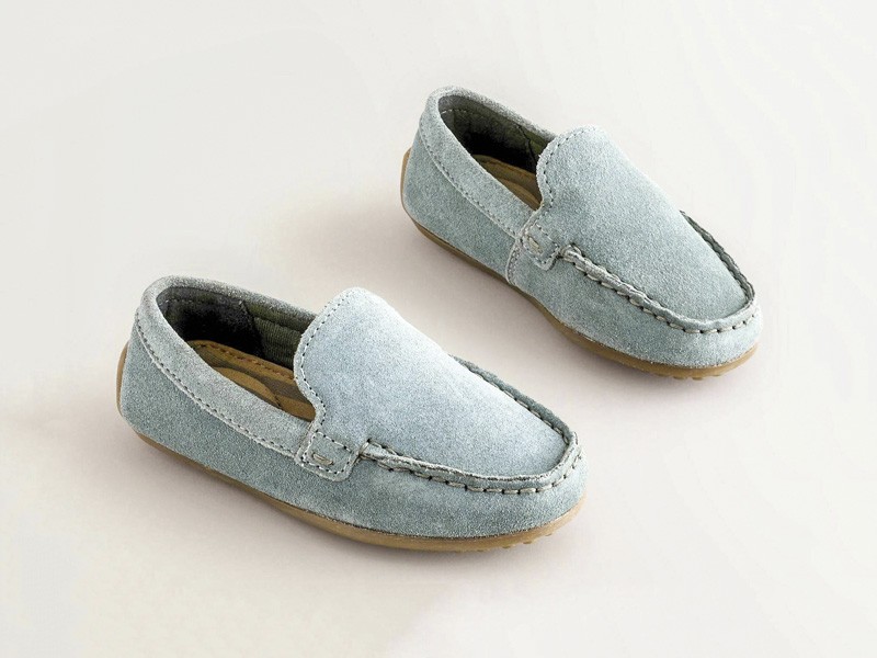 Closed children's shoes