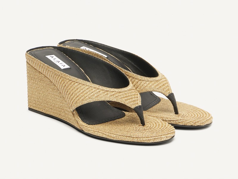 OJOTAS ALTAS CALZADO MUJER TENDENCIA PRIMAVERA VERNAO 2026 2027 SERMA 157P01045811.jpg High flip-flops elevate minimal straps with precise heels