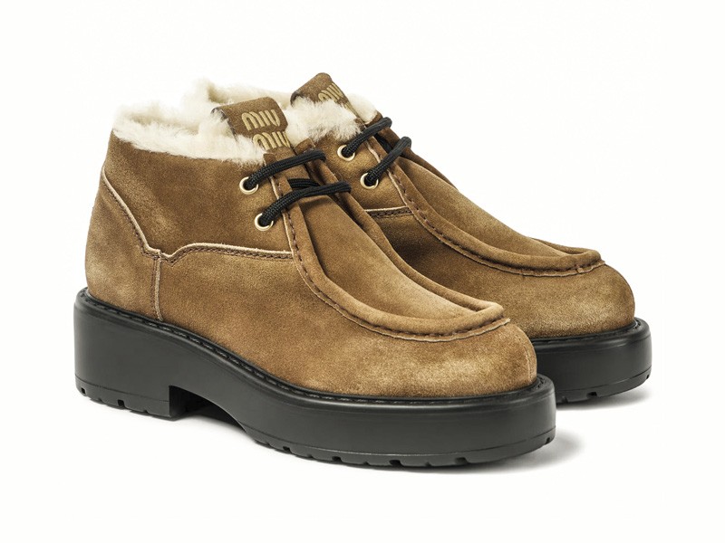 Botinetas bajas acordonadas