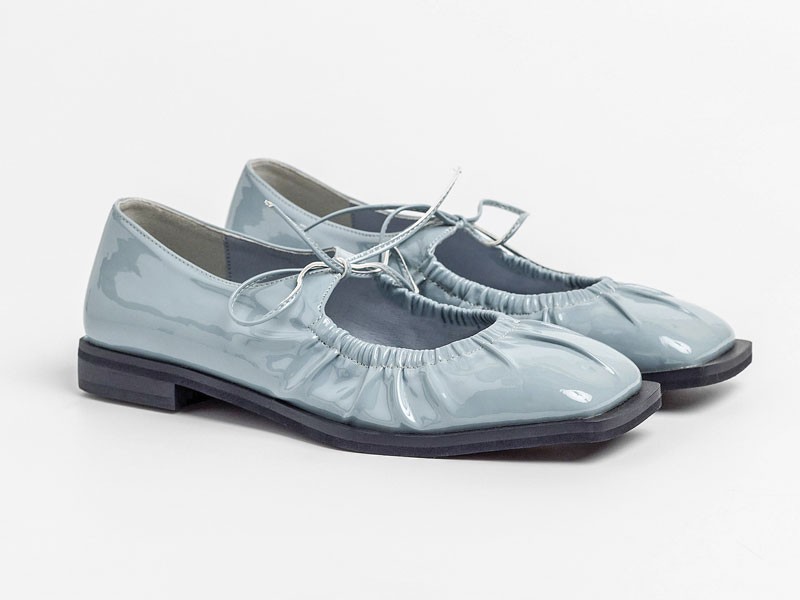 Lace-up ballerinas