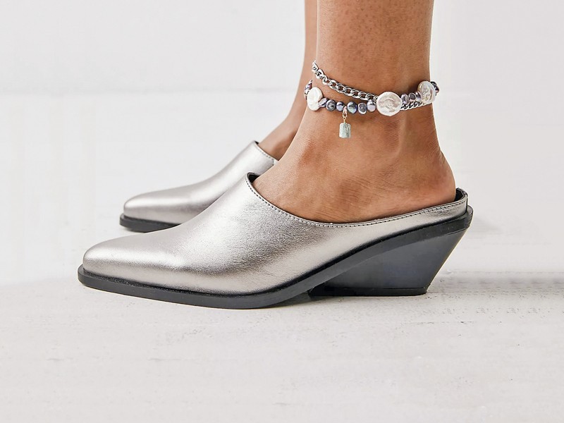 Flat mules