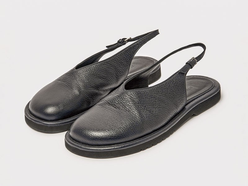 Slingback femeninos afinan puntas, brillo y talones