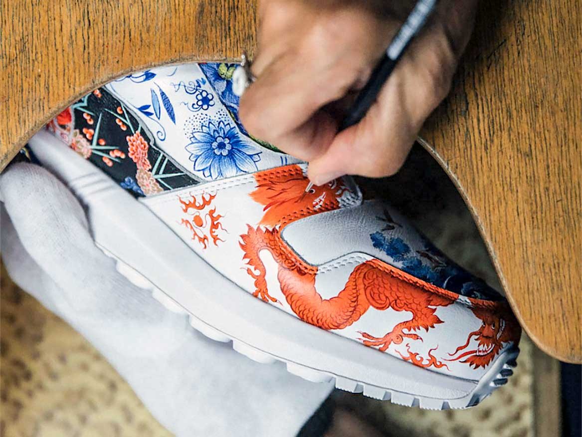 ¿Quién paga 1 millón de dólares por estas zapatillas de porcelana?