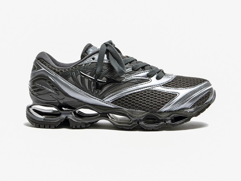 Performance sports sneakers