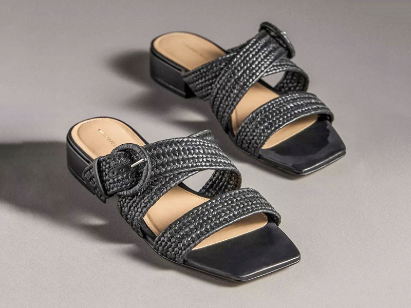 Flat sandals