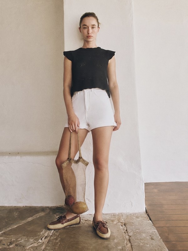 NAUTICOS MOCASINES CON CORDONES MUJER TENDENCIA CALZADO MARROQUINERIA BOLSOS CARTERAS PRIMAVERA VERANO 2026 SERMA 158 233mzrfvxmzrfvxmzrf.jpg Náuticos tejidos coordinan calados, bordes y cordones