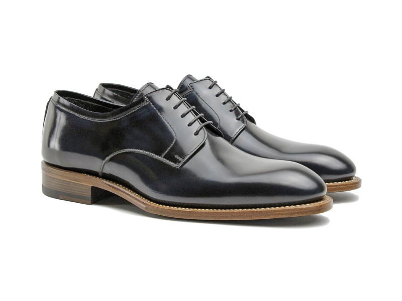 Lace-up dress shoes