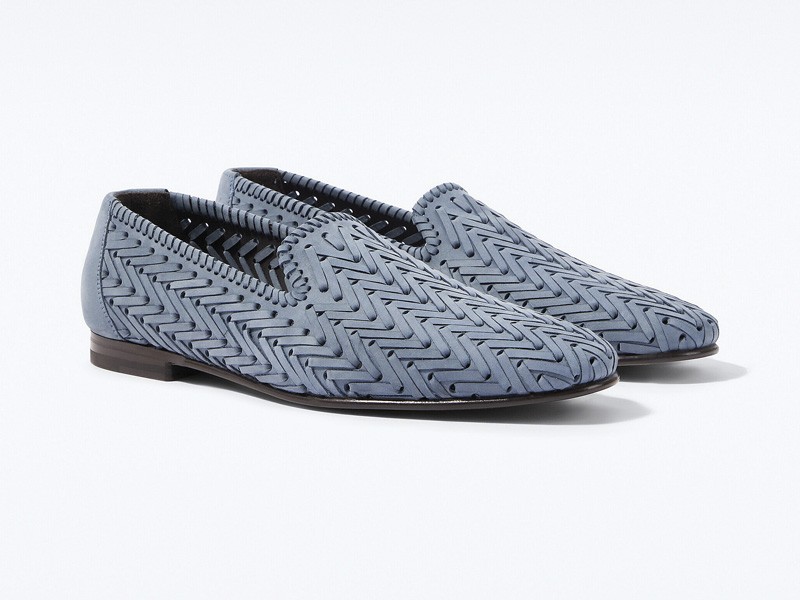 Siluetas slim afinan bajos masculinos con suelas delgadas