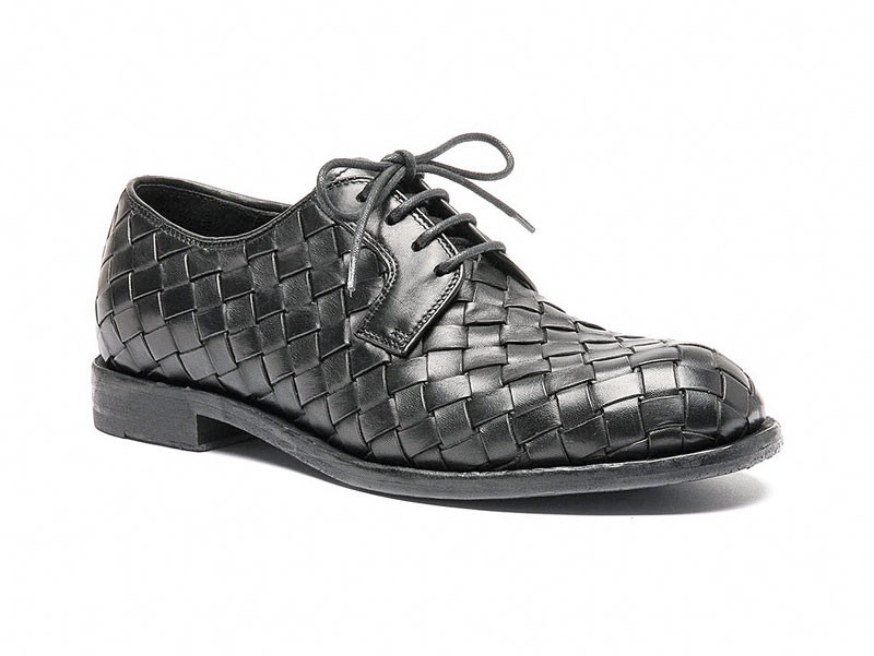 Lace-up casual shoes