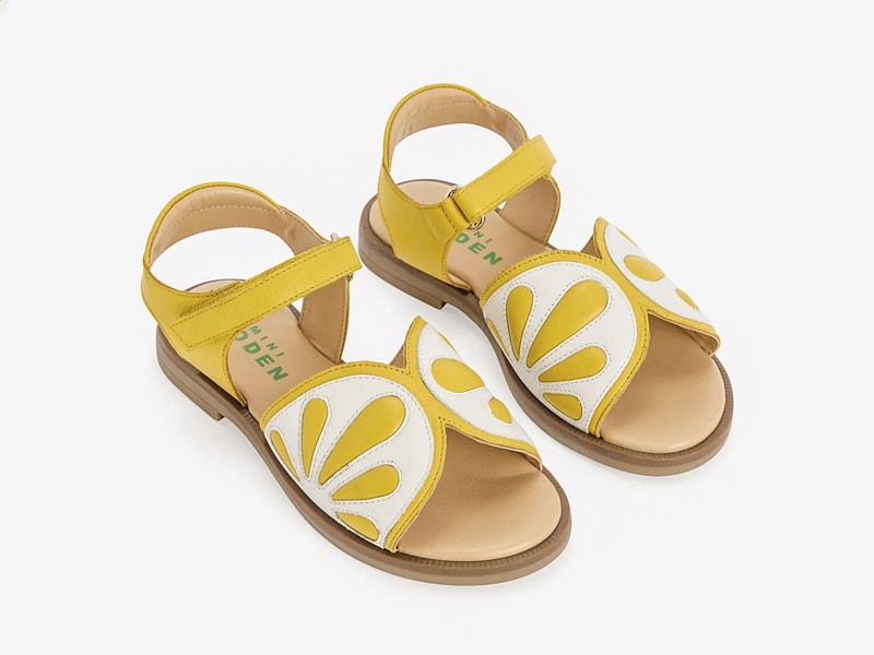 Kids’ sandals segment the assortment through closures and color