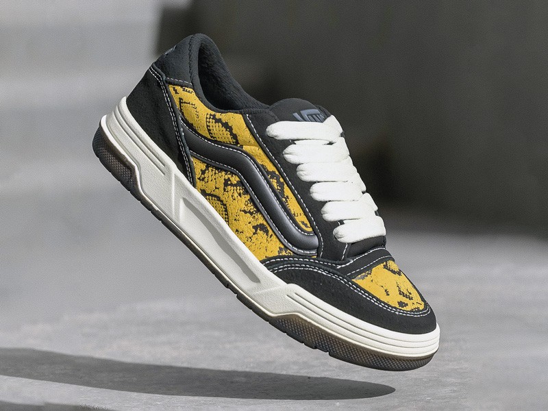 Skate footwear with vulcanized soles and low profiles