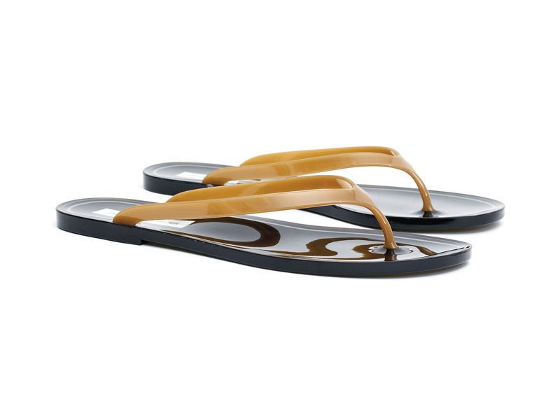 Flip-flops: minimal delicacy