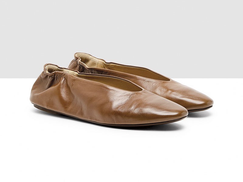 Flat shoes