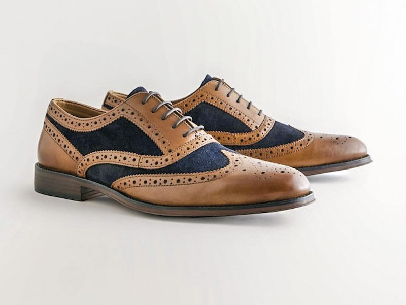 Lace-up casual shoes