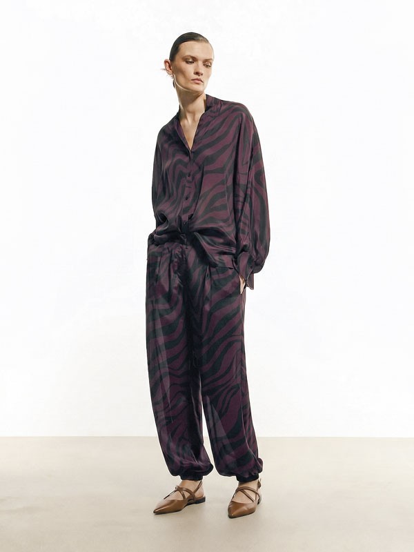 Slingback femeninos afinan puntas, brillo y talones