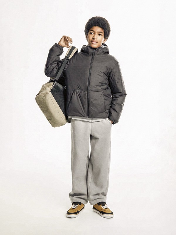 Sneakers infantiles con cierres mixtos y bases voluminosas