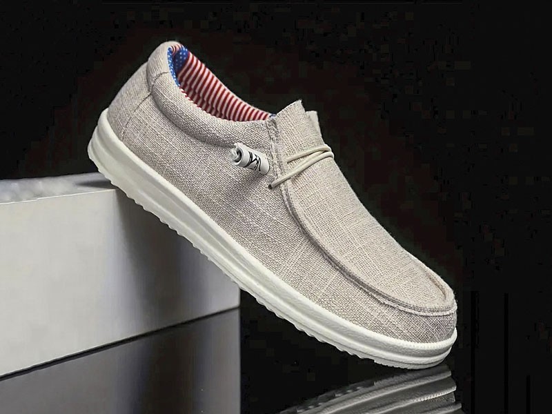 Lace-up casual shoes