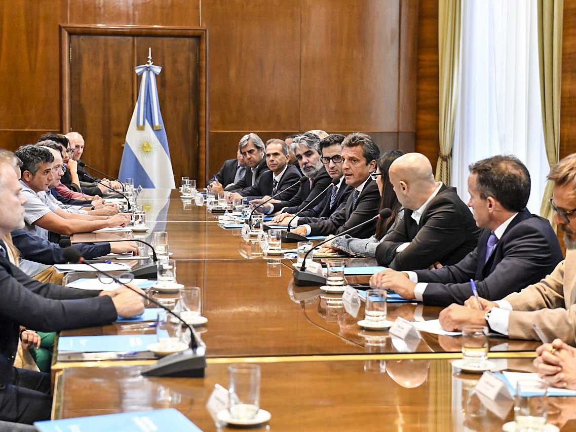 Finalmente, el gobierno argentino logró contener los precios de los calzados, en un paso por controlar la inflación.