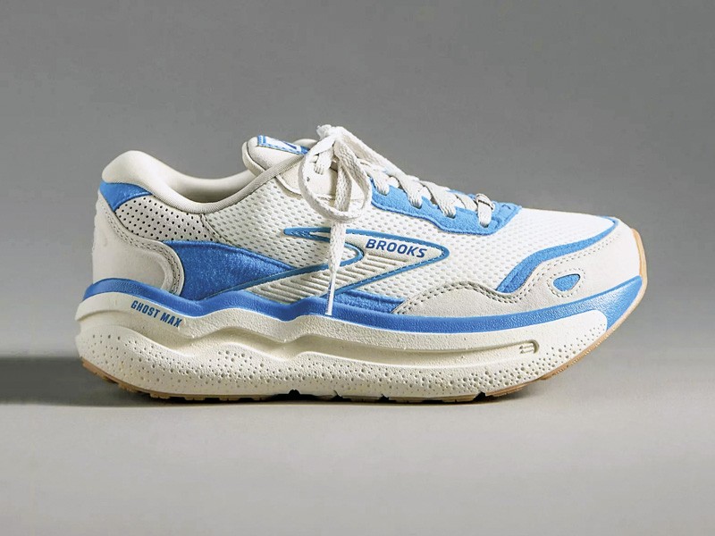 Performance sports sneakers