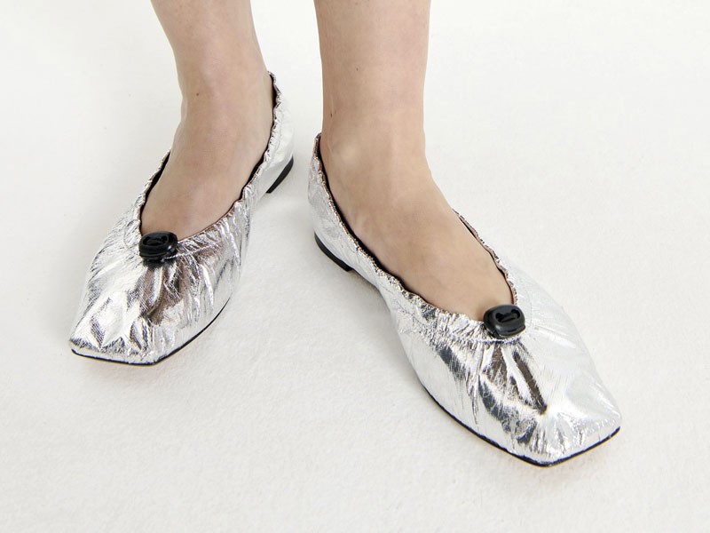 Flat shoes