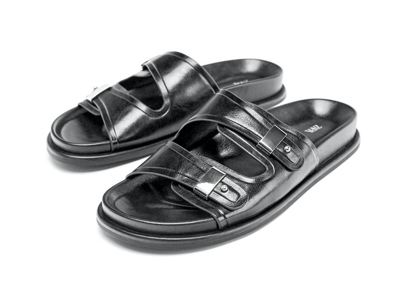 Flat sandals