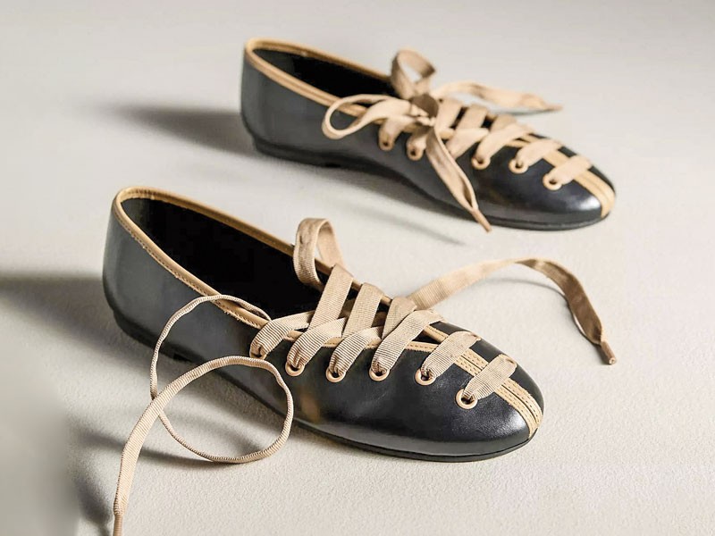 Lace-up shoes