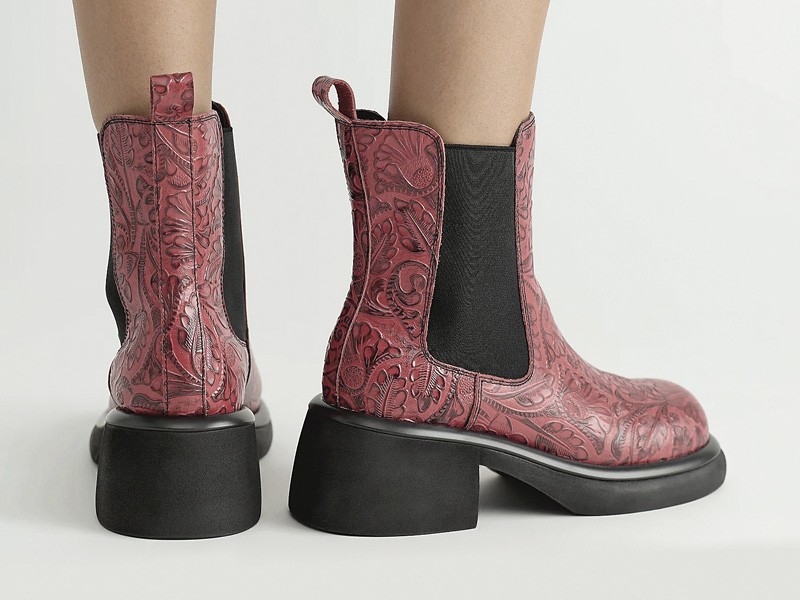 BOTINETAS BOTAS TENDENCIA CALZADO TEMPORADA OTOÑO INVIERNO 2027 SERMA 159 descarga-(73).jpg Las botas Chelsea femeninas alternan perfiles sobrios y robustos