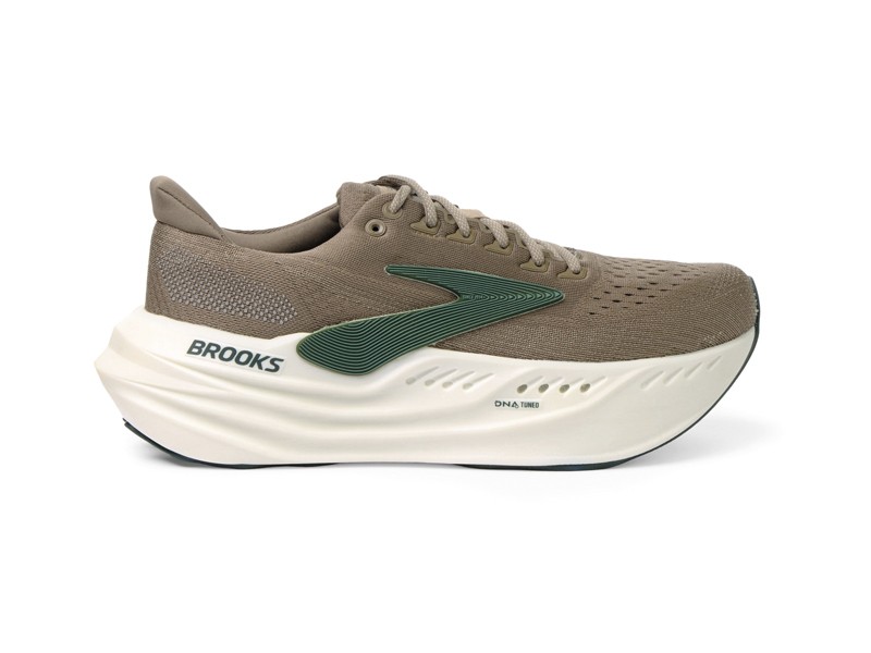 Sneakers chunky urbanas con panelería técnica y suelas voluminosas