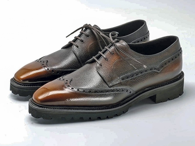 Lace-up dress shoes 