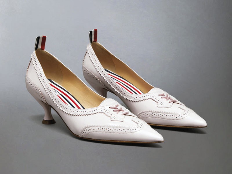 Closed high-heeled shoes