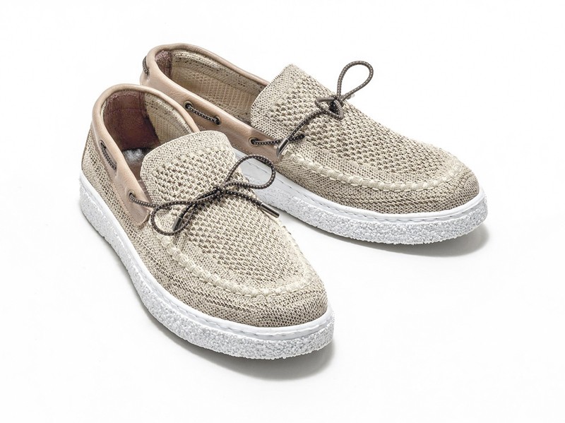 Sporty moccasins: Incorporating new technologies