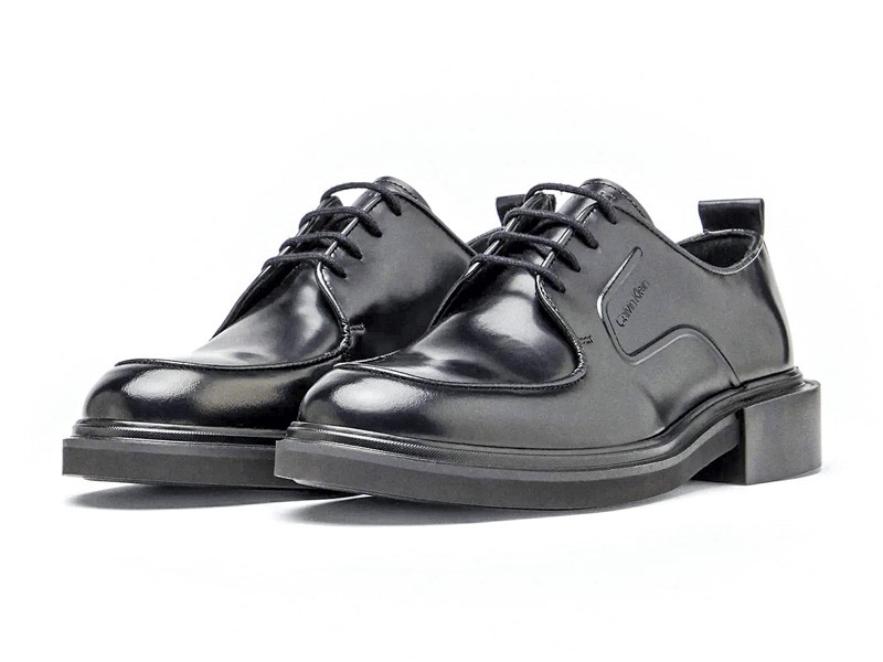 Lace-up dress shoes 