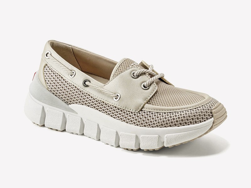 NAUTICOS MOCASINES CON CORDONES MUJER TENDENCIA CALZADO MARROQUINERIA BOLSOS CARTERAS PRIMAVERA VERANO 2026 SERMA 158 d09c89bbee4a5cc838bf831a84717da95cf077f6.jpg Náuticos tejidos coordinan calados, bordes y cordones